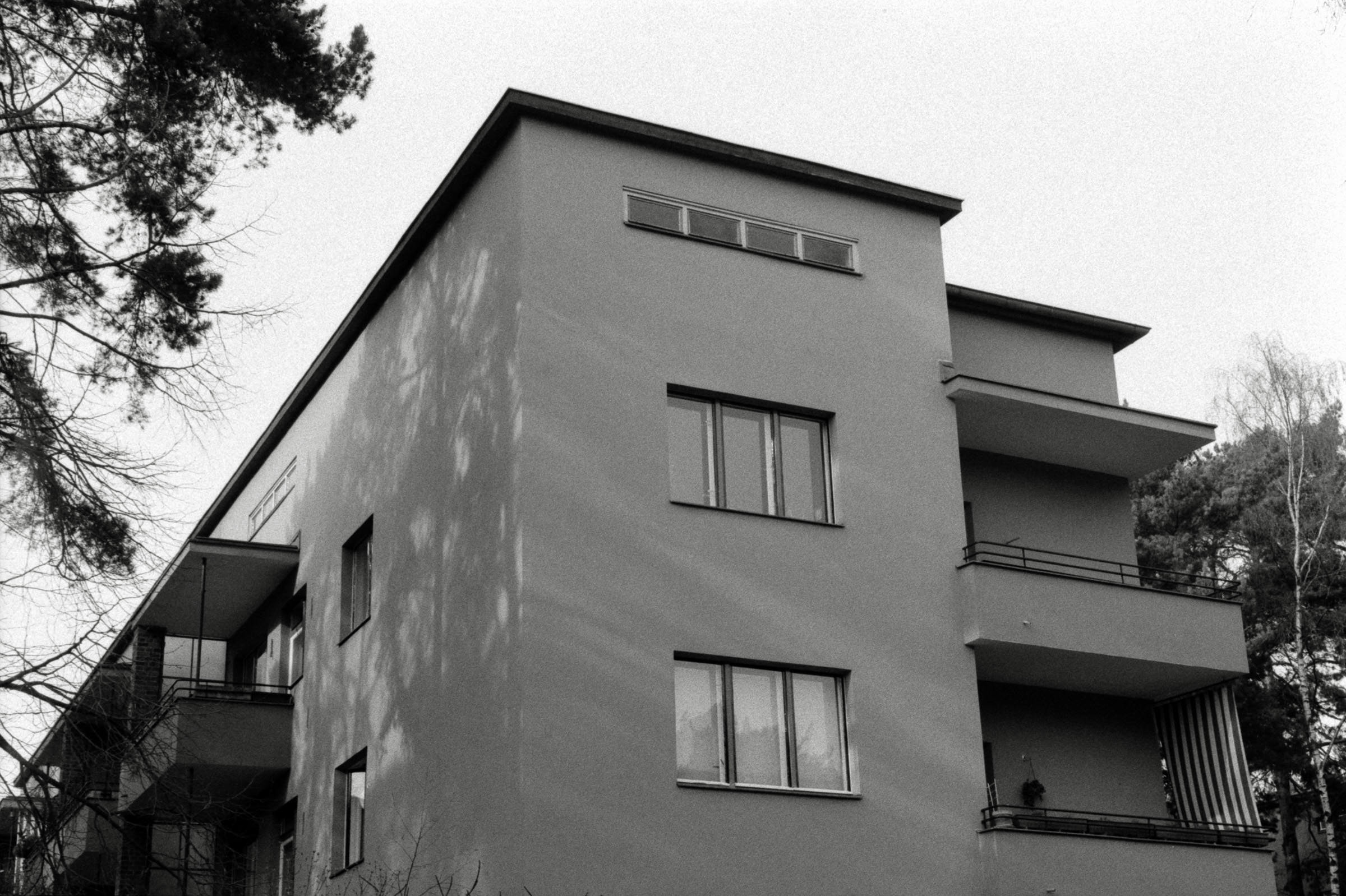 AHP F1993 03 007 sc240902 img34 NLP